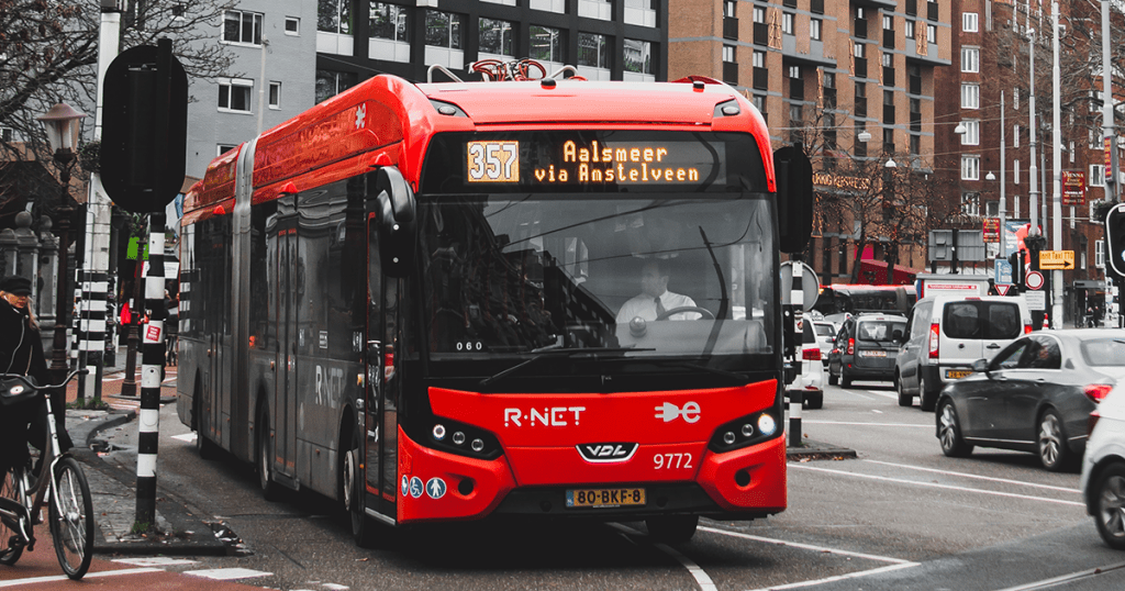 Sue deelt klacht over beknelde situatie in bus maar krijgt hilarische reactie
